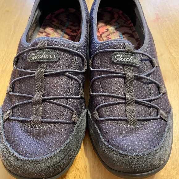 Sketchers slip on with leather - Picture 6 of 7